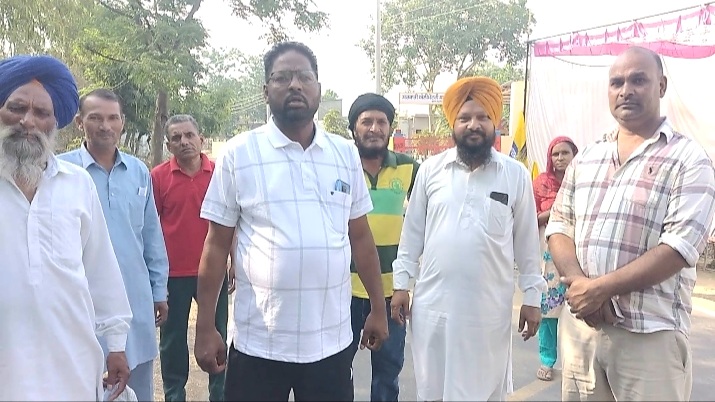 ਗੜ੍ਹੀਮਾਨਸੋਵਾਲ ਪਾਸ ਈਵੀਐਮ ਮਸ਼ੀਨਾਂ ਖ਼ਰਾਬ ਹੋਣ ਕਾਰਨ ਦੋ ਘੰਟੇ ਵੋਟਰ ਪ੍ਰੇਸ਼ਾਨ ਰਹੇ